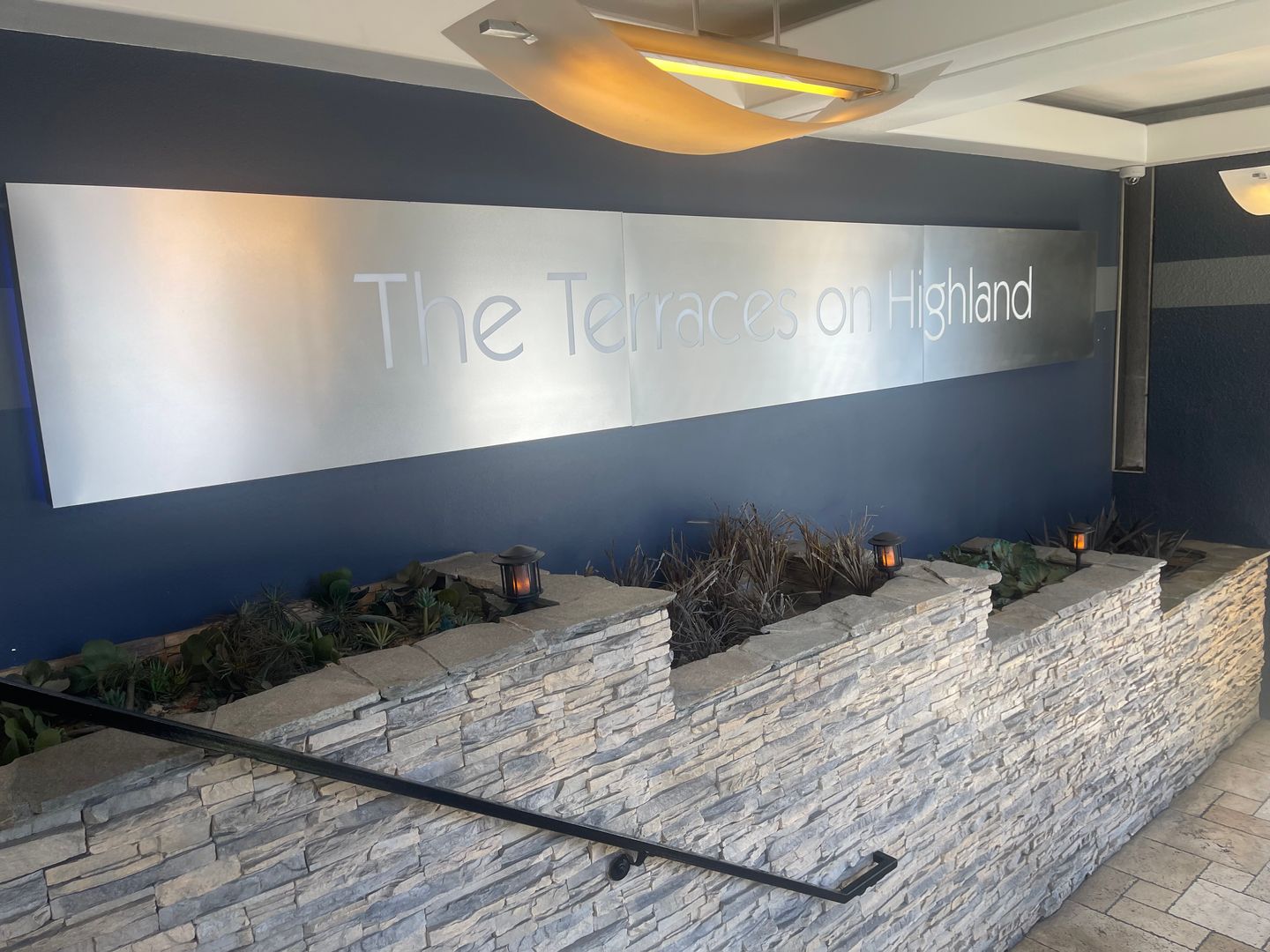 Los Angeles Condo: 1940 Highland Ave