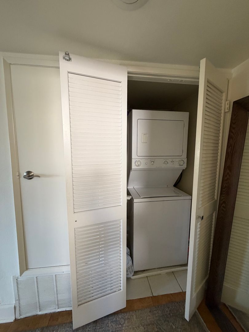Laundry room at 1940 Highland Ave (2 of 2)