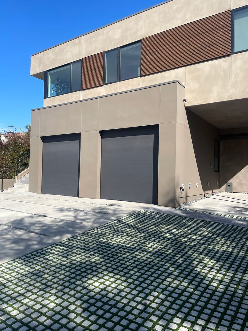 Los Angeles Apartment: 1542 Hoover Street