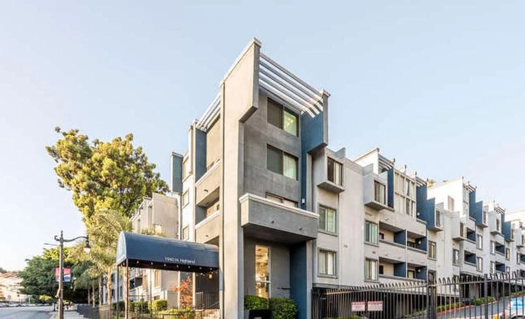 Los Angeles Condo: 1940 Highland Ave