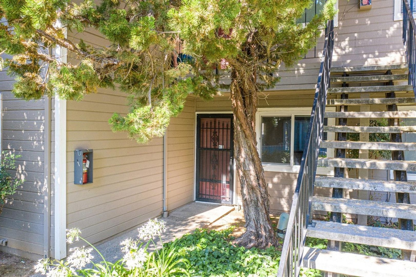 SACRAMENTO Condo: 9101 NEWHALL DRIVE #45
