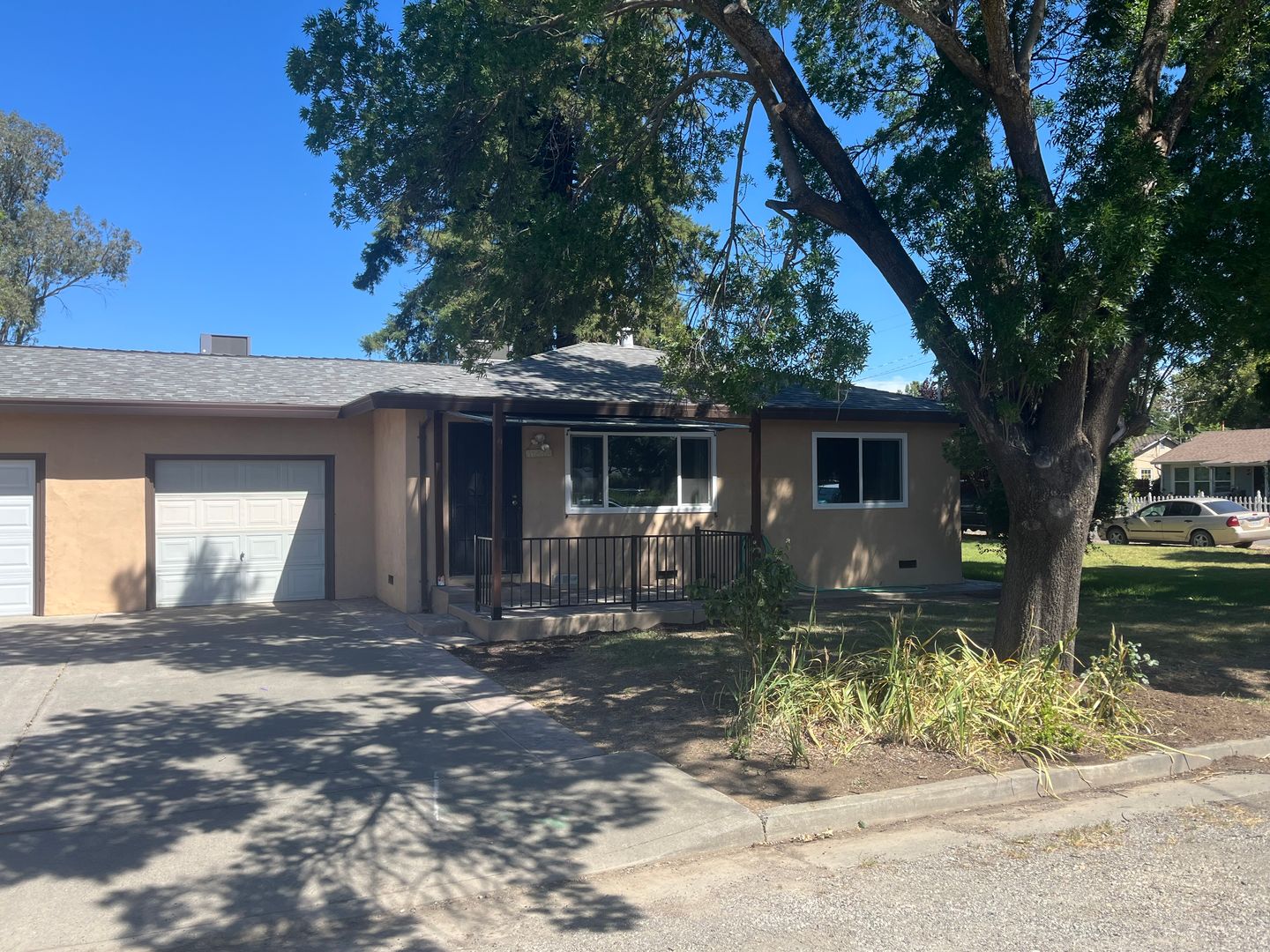 Esparto House: 16881 Antelope Street