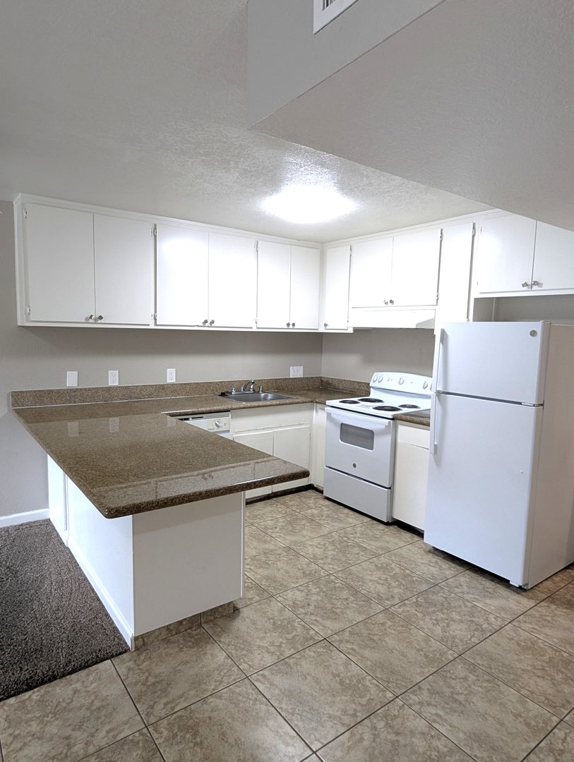 SACRAMENTO Apartment: 2115 WYDA WAY