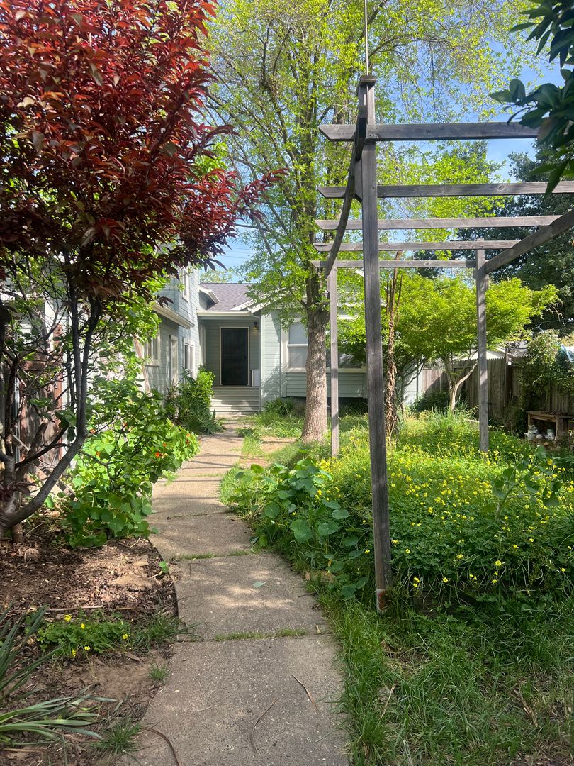 SACRAMENTO House: 5017 10TH AVE