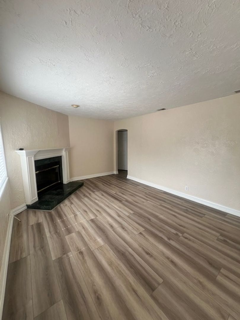 SACRAMENTO House: 6025 MCMAHON DRIVE