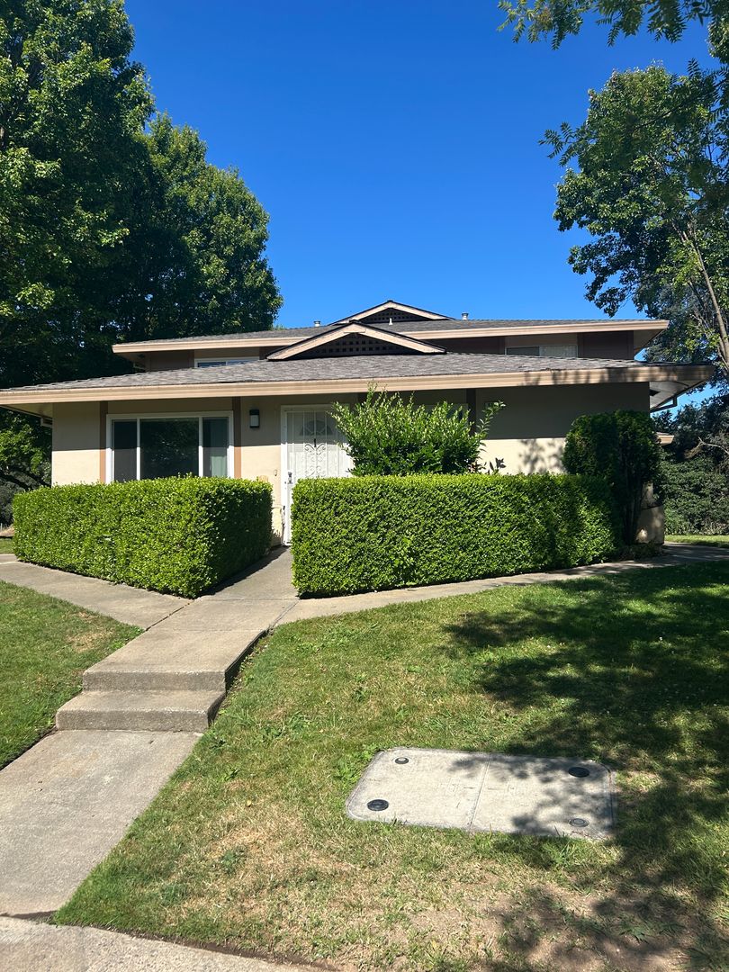 SACRAMENTO Condo: 5129 CONNECTICUT DRIVE #1