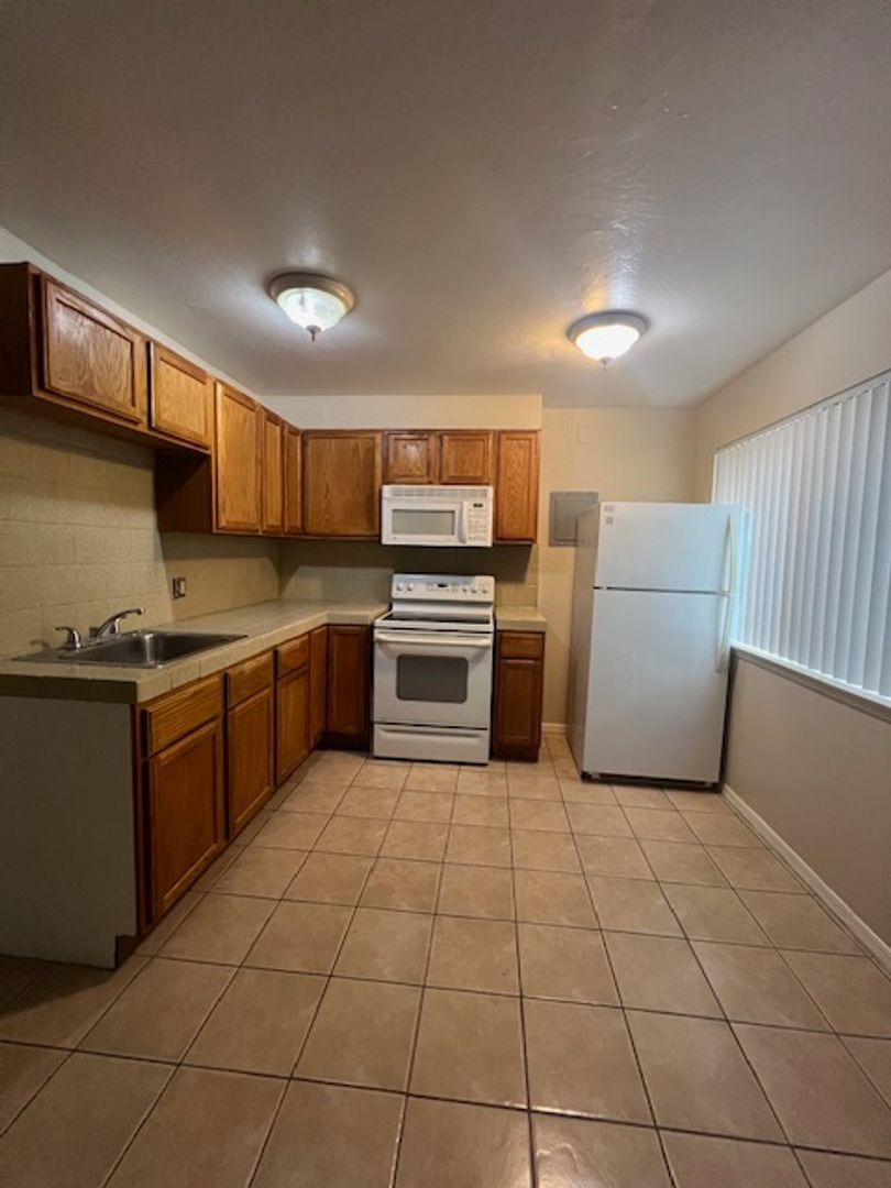 SACRAMENTO Apartment: 4505 RIVERSIDE BLVD
