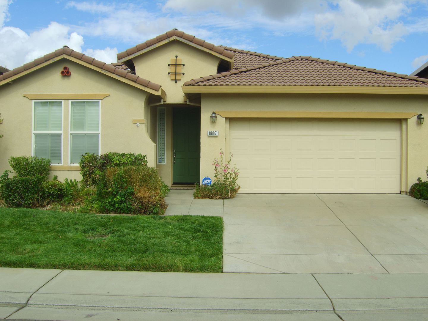 ELK GROVE House: 8887 HAFLINGER WAY