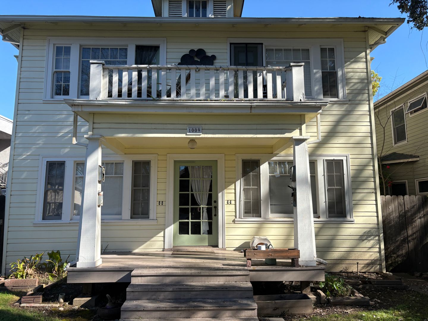 SACRAMENTO Apartment: 1009 V STREET