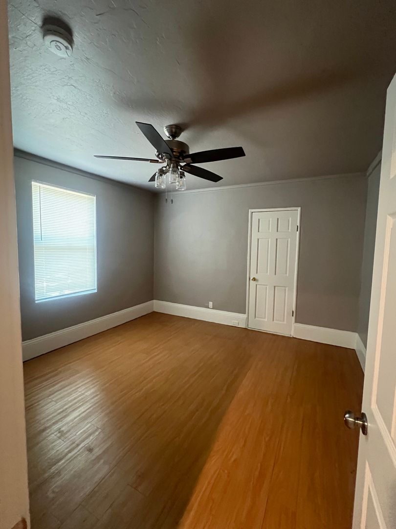 Sacramento Apartment: 1514 26th Street Unit A-D