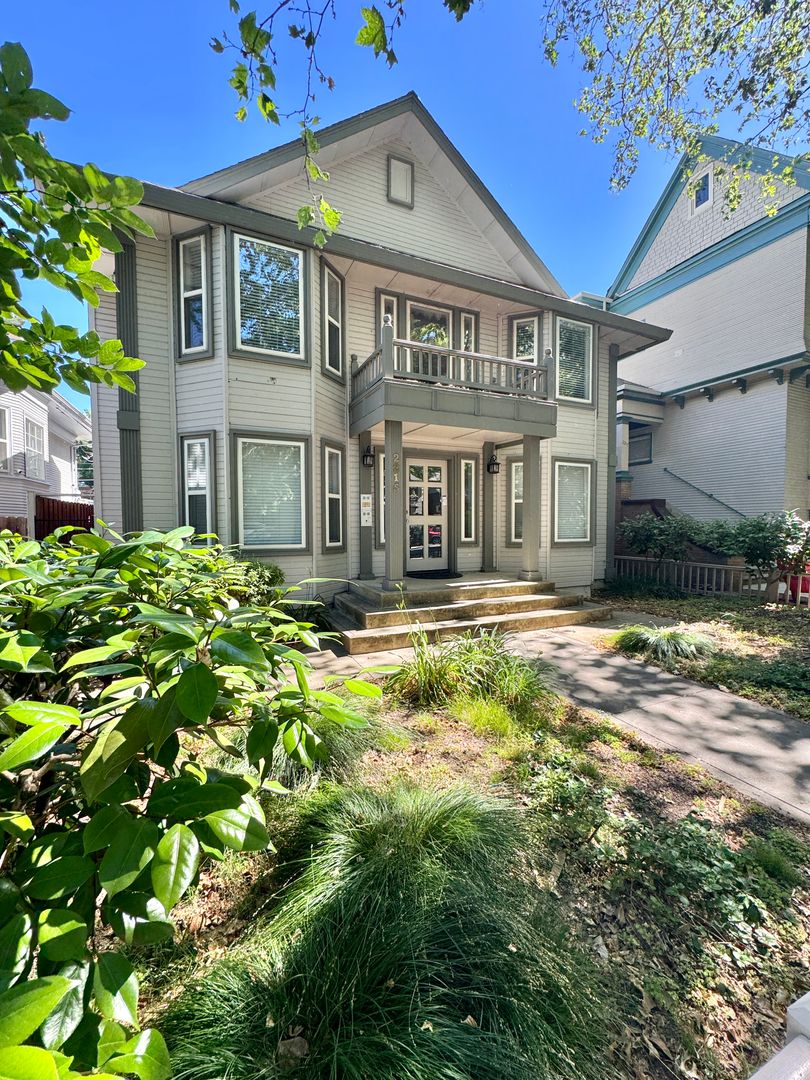 SACRAMENTO Apartment: 2215 H STREET