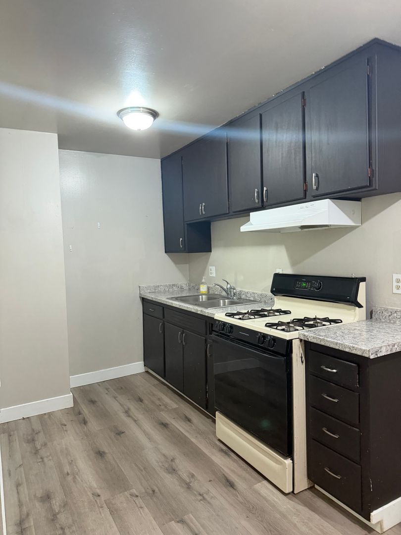 Fair Oaks Apartment: 5363 Castle St