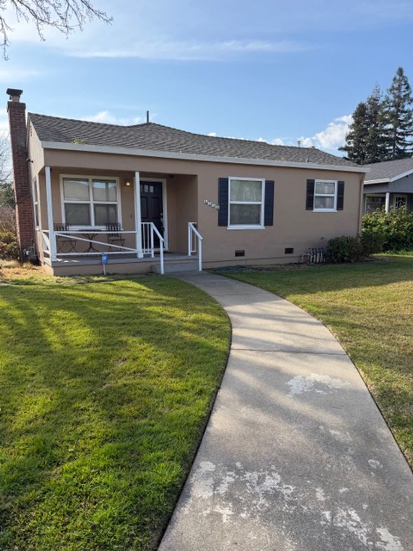 Sacramento House: 6358 2nd ave