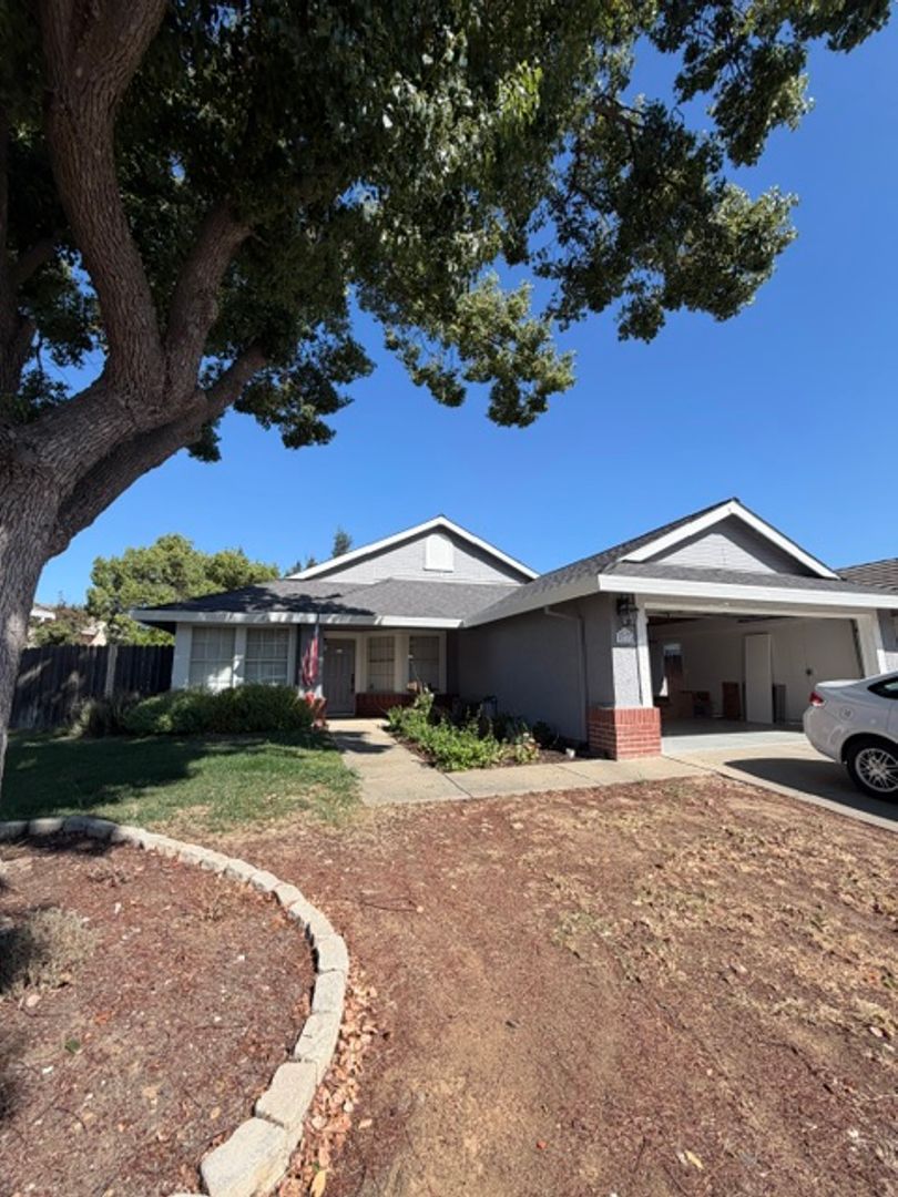 ELK GROVE House: 5211 MOONLIGHT WAY