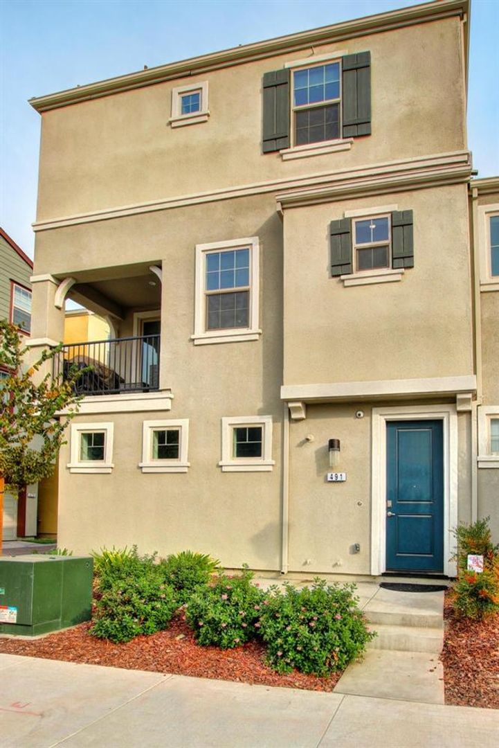 Sacramento House: 491 Tailoff Lane