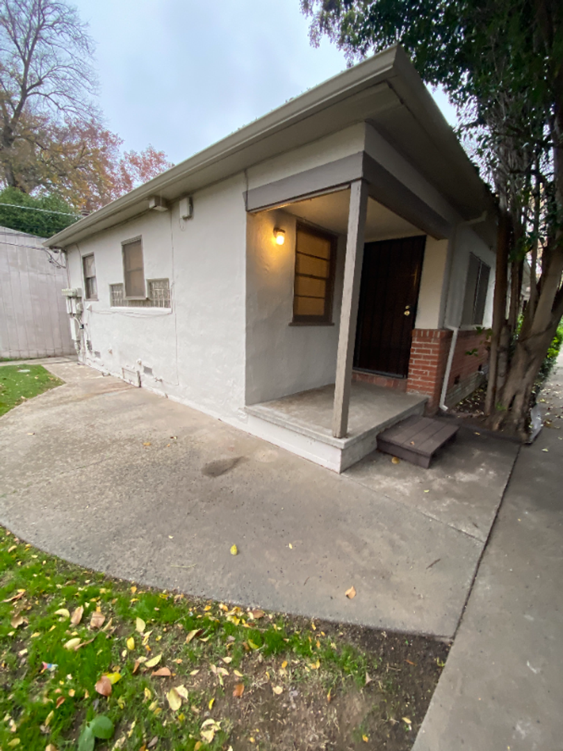 SACRAMENTO Apartment: 2410 F STREET