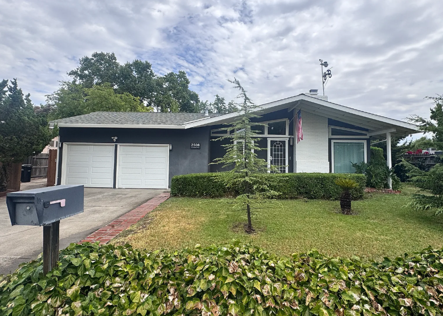Carmicheal House: 2508 Greenfield Way