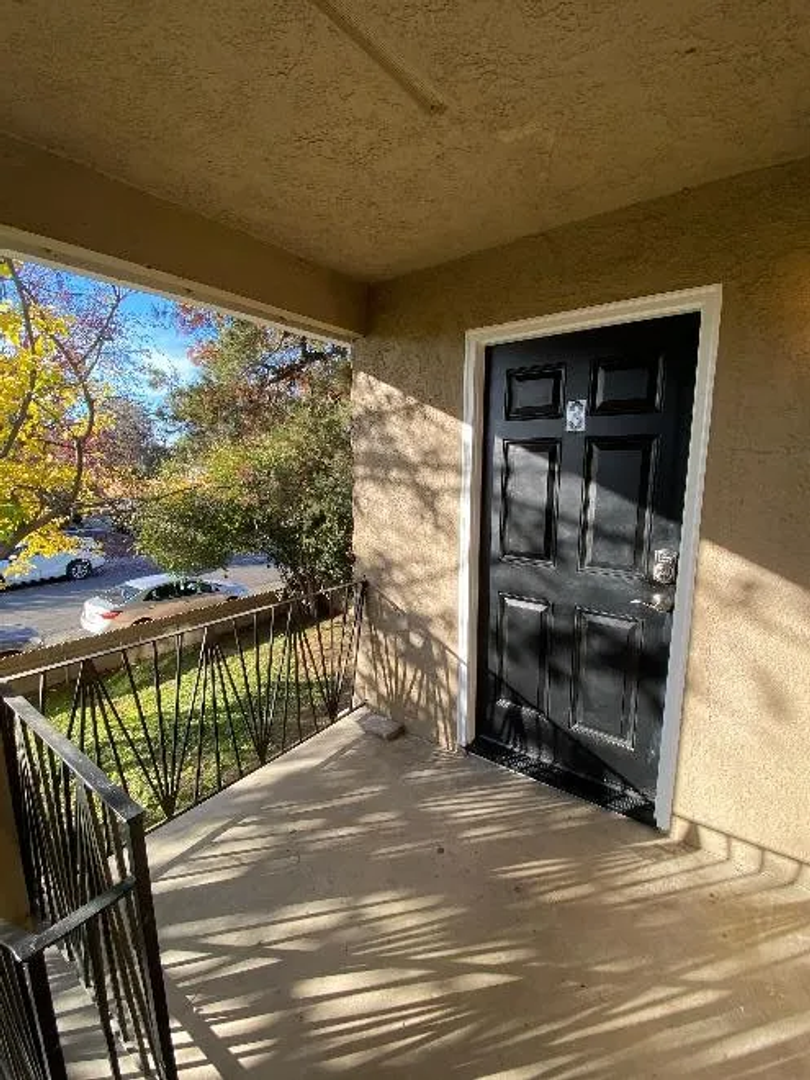 ROSEVILLE Apartment: 1217 MCKINLEY DRIVE