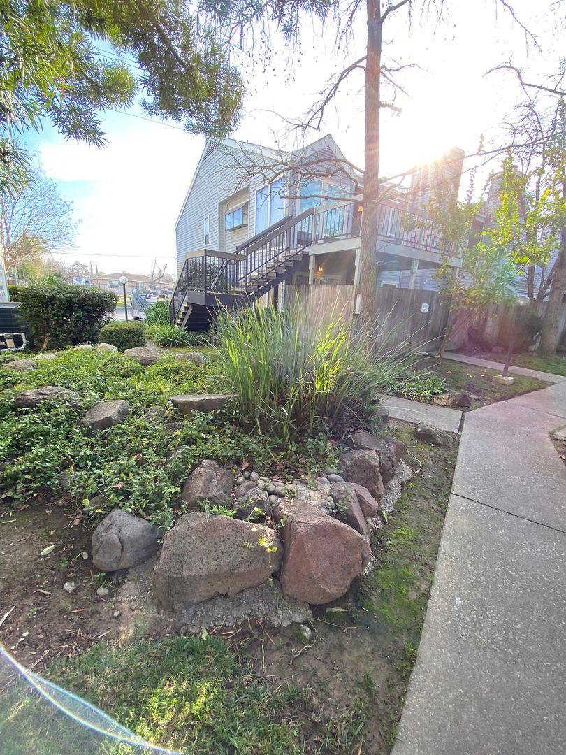 SACRAMENTO House: 1527 HOOD ROAD #E