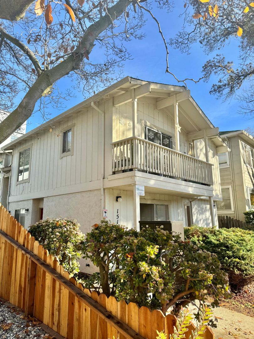 SACRAMENTO Apartment: 1517 T STREET
