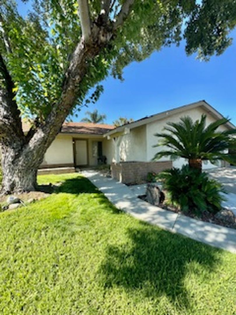 SACRAMENTO House: 2189 GLENRIO WAY