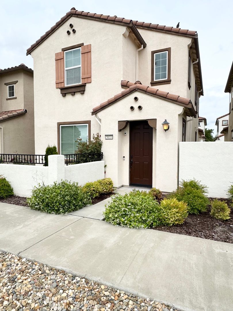 ROSEVILLE House: 5033 DENHOLME LN