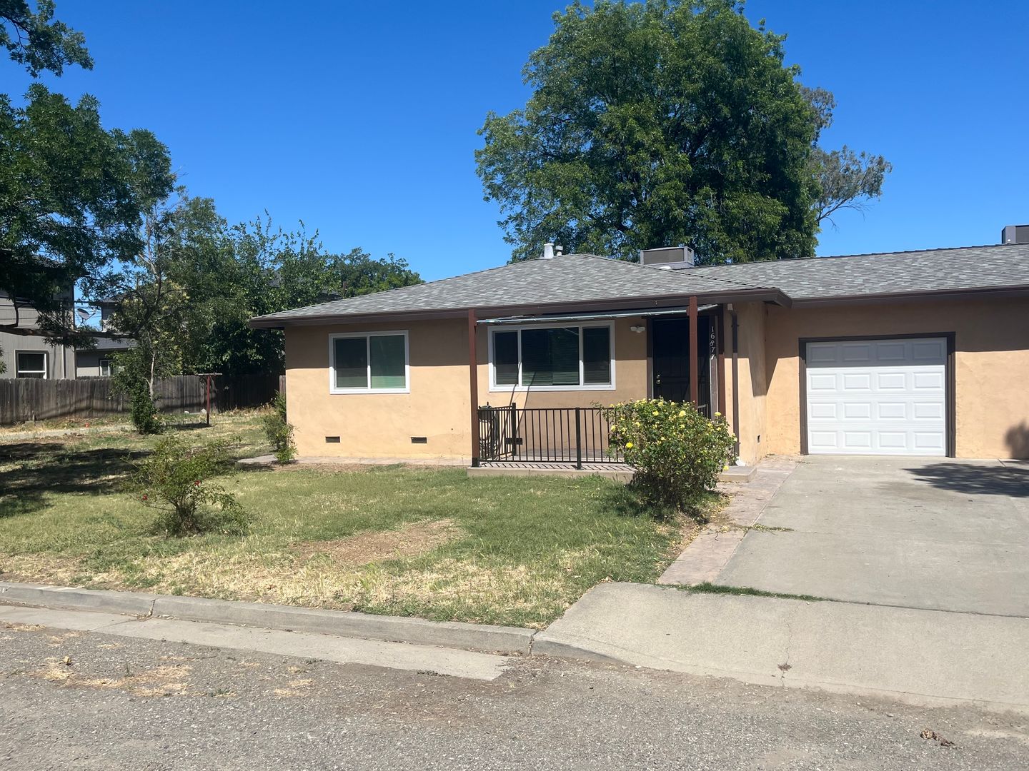 Esparto House: 16877 Antelope Street
