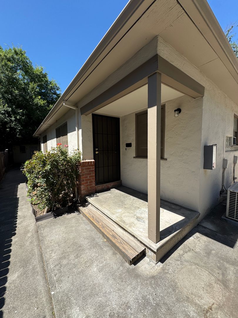 SACRAMENTO Apartment: 2410 F STREET