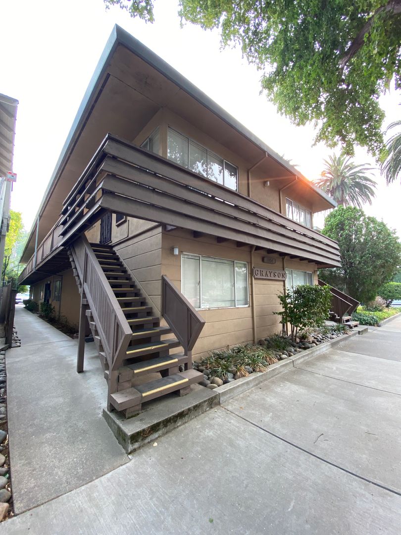 SACRAMENTO Apartment: 1804 T STREET