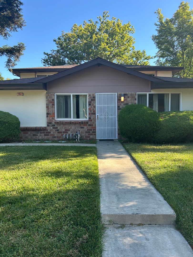 Davis House: 2842 Bidwell St