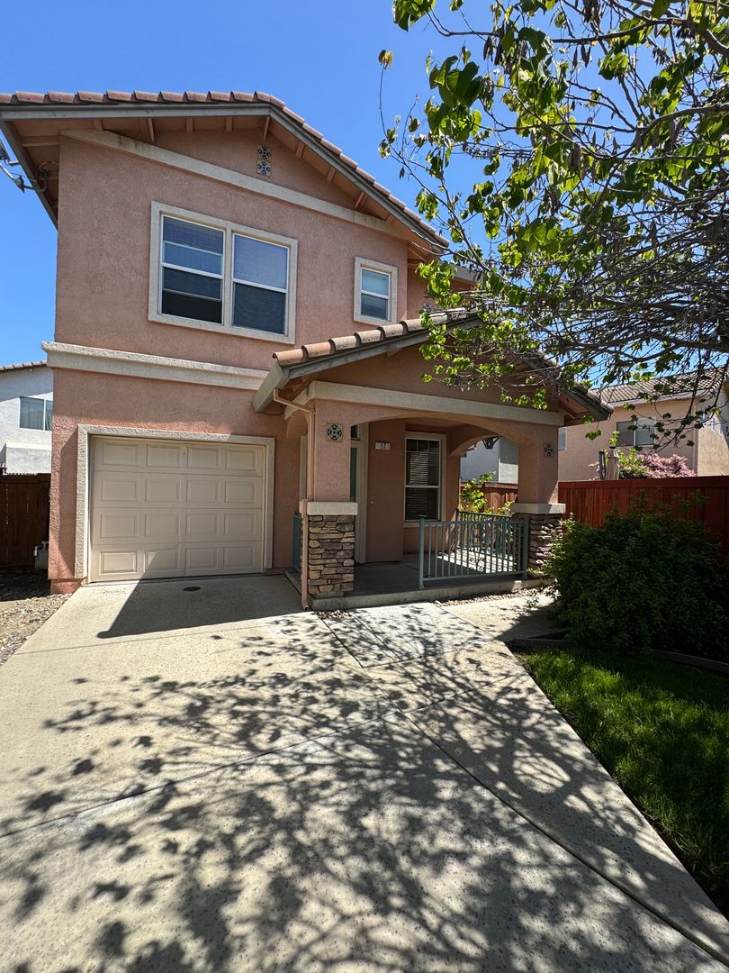 SACRAMENTO House: 17 HERTFORD CIRCLE