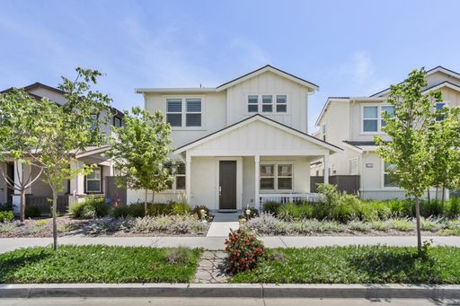 Spacious 5-Bedroom Home in Desirable Spring Lake – Downstairs Bedroom & Solar!
