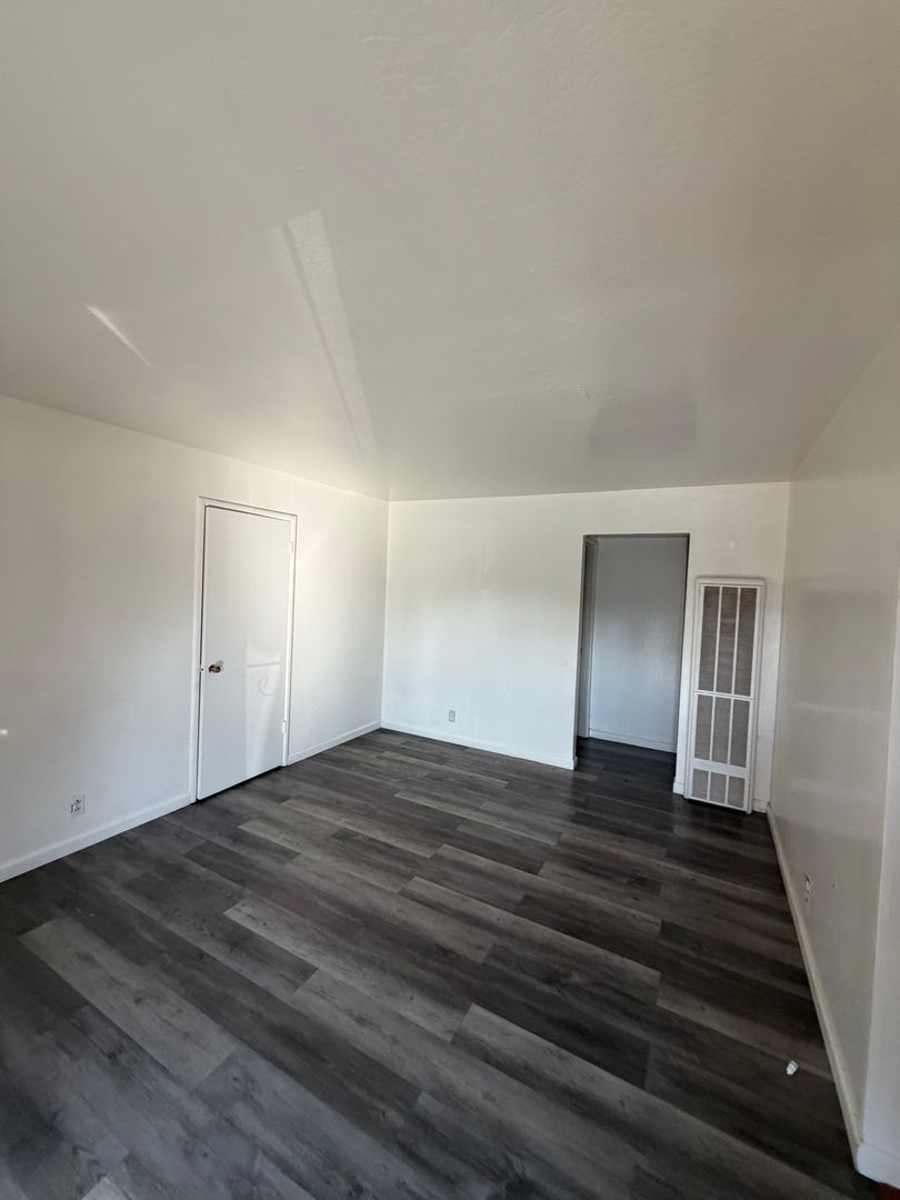SACRAMENTO Apartment: 5509 57TH ST/5701 FRUITRIDGE RD