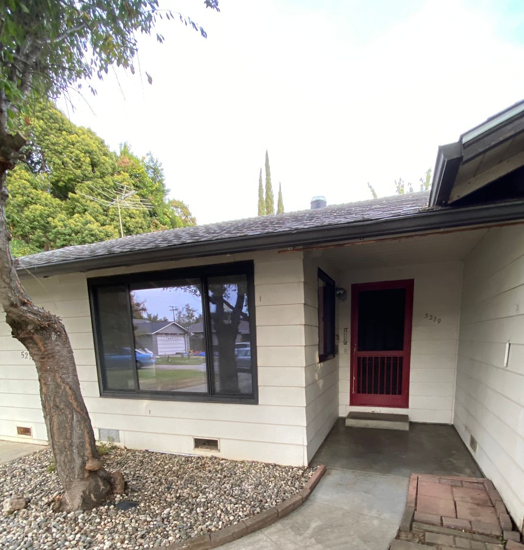 SACRAMENTO House: 5219 HUSTON COURT