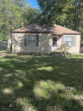 2 Bed 1 Bath Rental at 2220 SW Plass Ave, Topeka, KS – photo 1