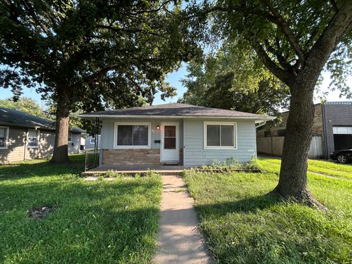 2 bedrooms with 1 bath is Osage City!