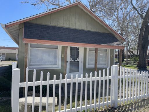 Studio 1 bath apartment in Silver lake!