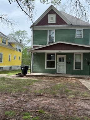 2 bedrooms with 1 Bath Duplex – photo 1