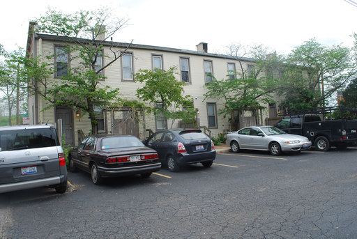 Hardwood floors,A/C, Granite, dishwasher,w-d furnished, off street parking, one bedrm w/ loft – photo 1