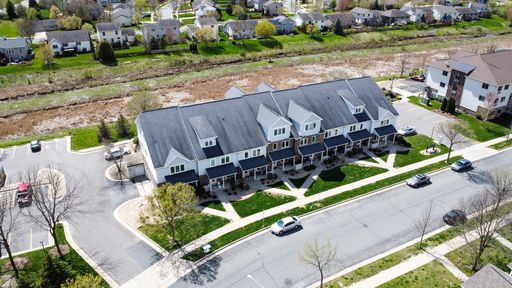 1 Bedroom 1.5 Bathroom PLUS DEN Townhome Available in Prime Location on Madison's West Side! – photo 1