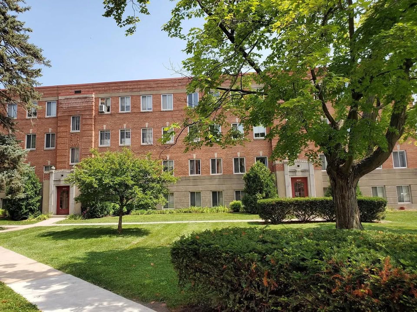 Madison Apartment: 1620-1664 Monroe St & 603 Stockton Ct