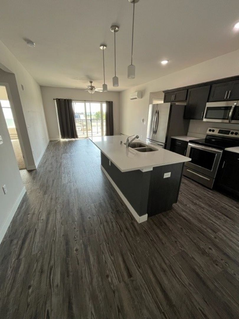 Cottage Grove Apartment: 100 W Limestone Pass