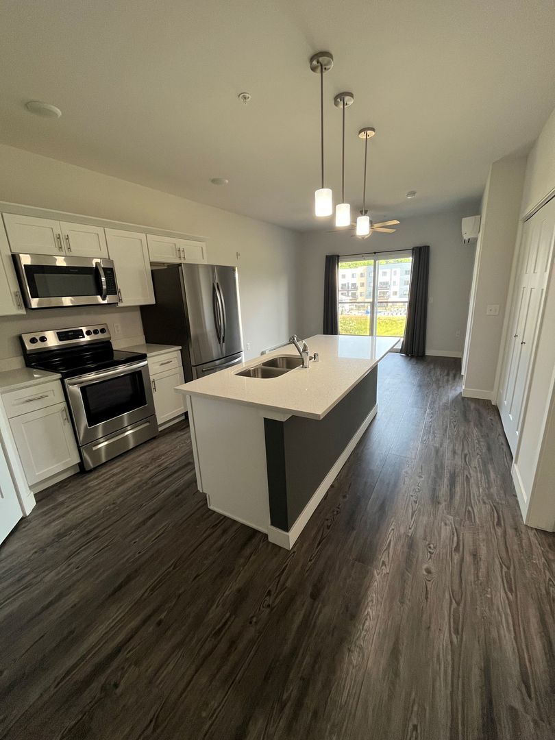 Cottage Grove Apartment: 100 W Limestone Pass