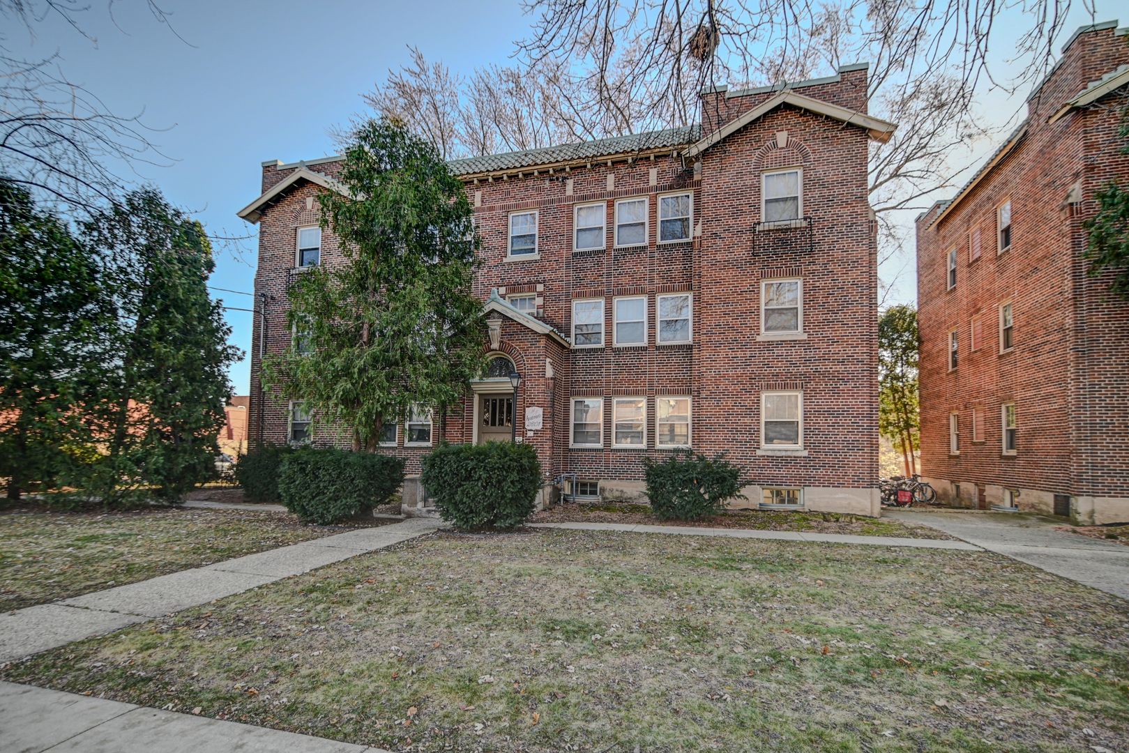 Madison Apartment: 2801 Monroe Street