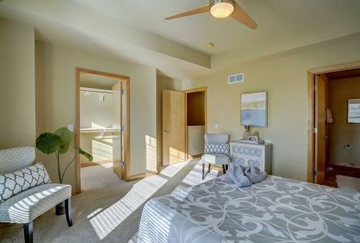 2 bed, 2.5 bath Corner Unit Townhome - Waldorf on the Park – photo 1
