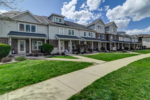 2 Bedroom 2.5 Bathroom PLUS DEN Townhome Available in Prime Location on Madison's West Side! – photo 1