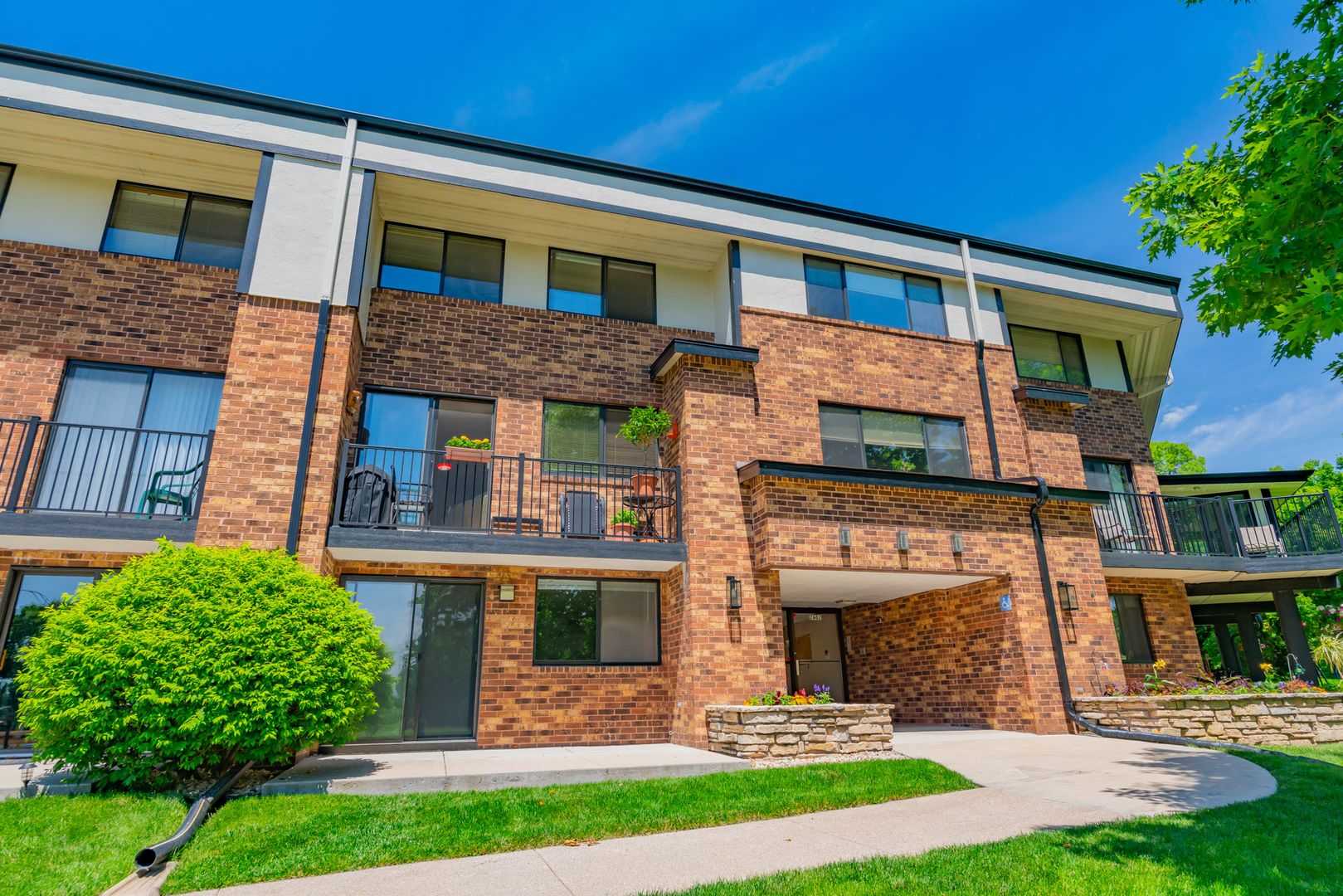 Madison Apartment: 2602-2606 Arbor Drive