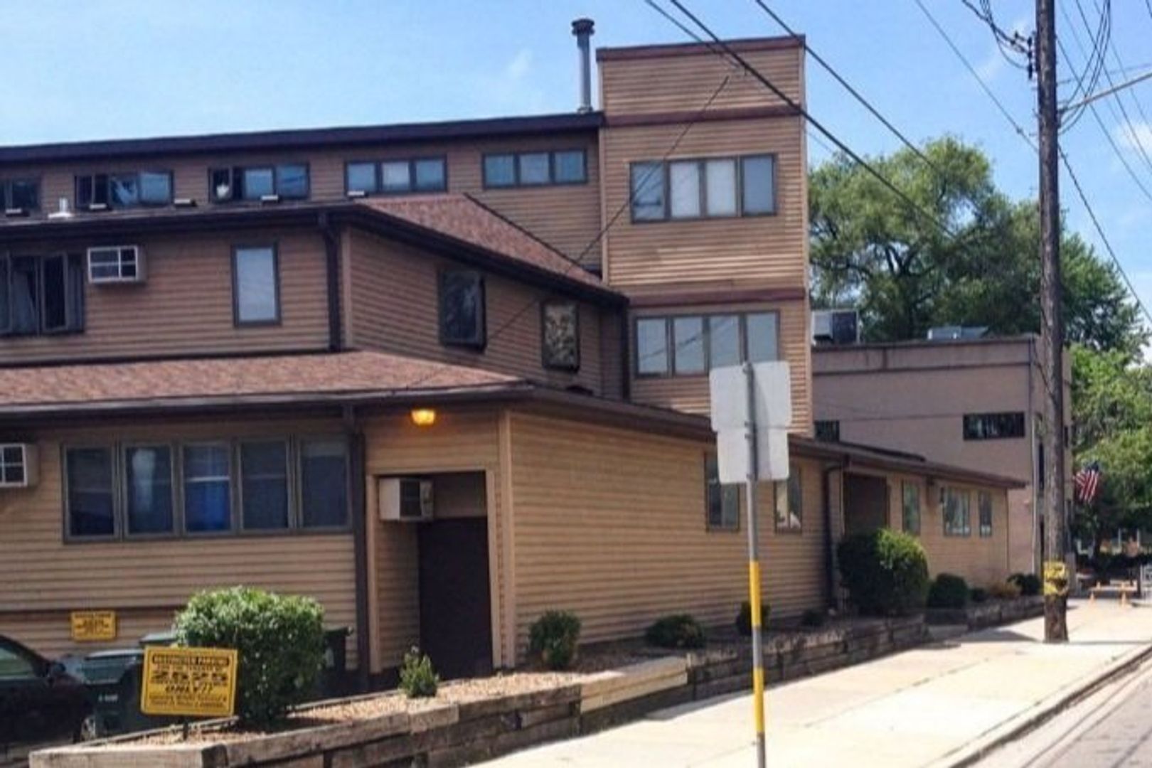 Madison Apartment: 2525 University Avenue