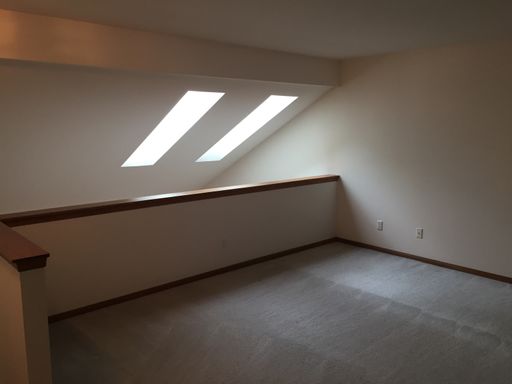 1 Bed, 1.5 Bath - Manchester Townhomes – photo 1