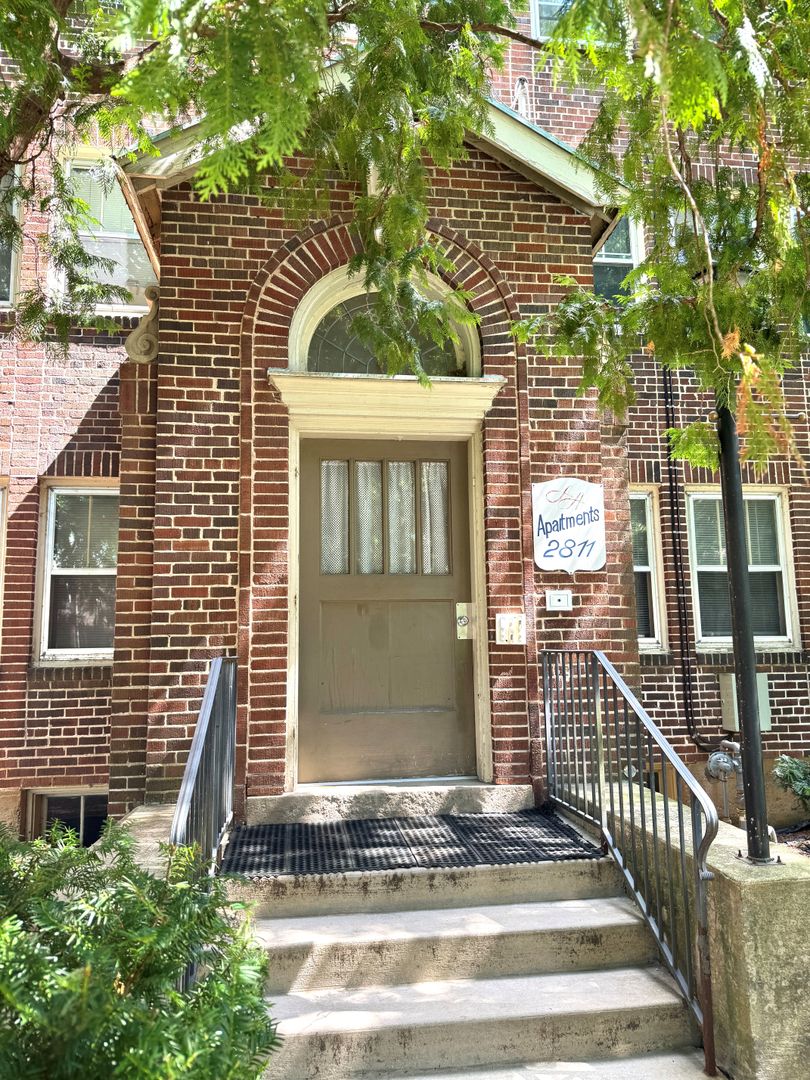 Madison Apartment: 2801 Monroe Street